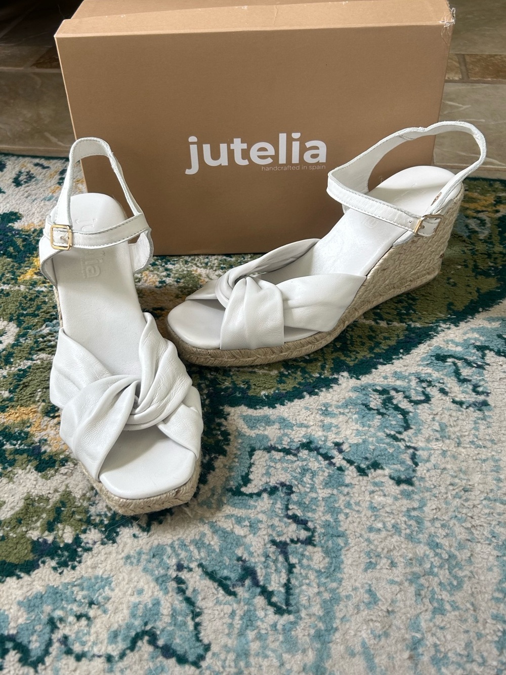 NEW IN BOX Jutelia Spain White Espadrille Wedge Sandals soft leather women’s 10